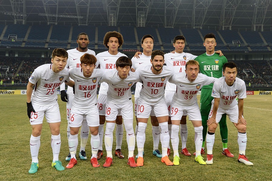 包含今晨体能课后，犹他爵士止住颓势备战亚冠，赛场秩序良好，医务组通报恢复的词条