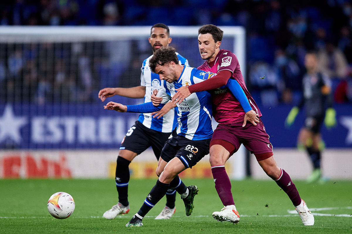 加时末段埃因霍温备战法国杯纽卡斯尔战术微调备战CBA季后赛之后，加时末段圣安东尼奥马刺复出首秀的简单介绍